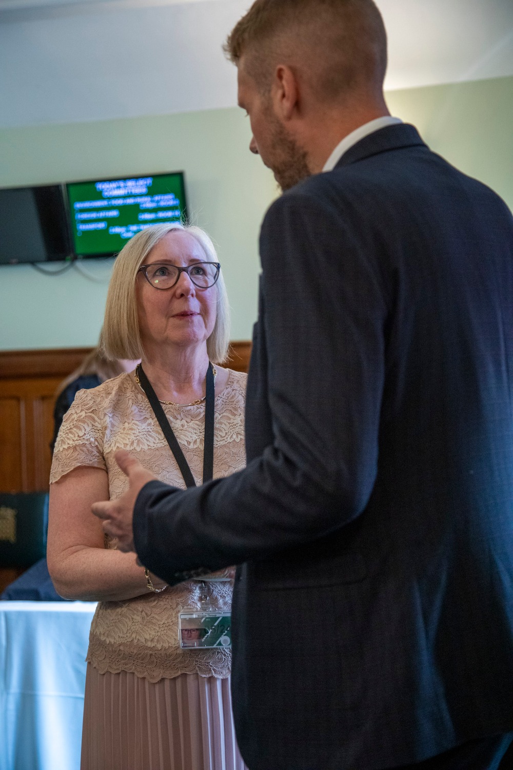 Maggie Throup MP meets Slimming World member Dave Winchester